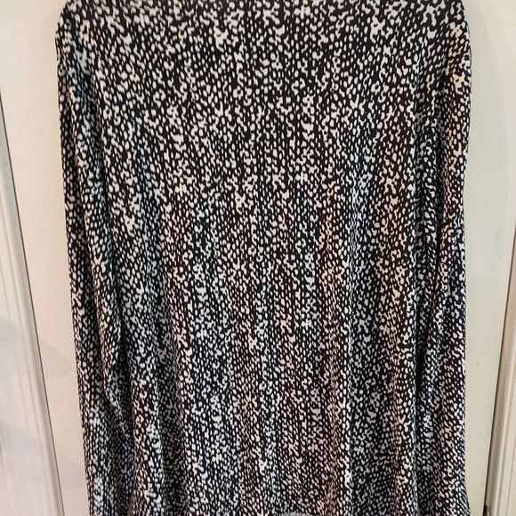 Talbots Woman Long Sleeve Black and White Faux Wrap Top in Size 2X - Picture 9 of 9